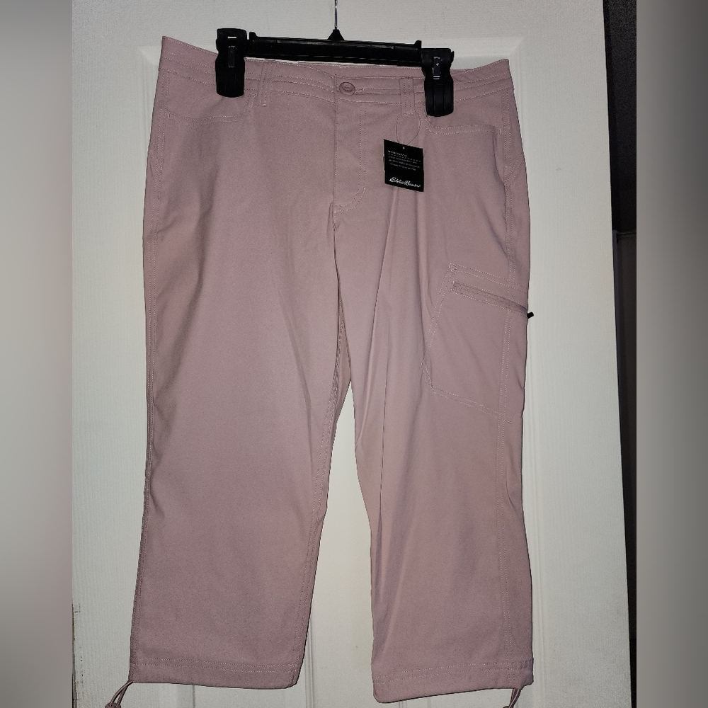 Eddie Bauer Women’s Rainier Capri Pants – Lt Plum Size 10